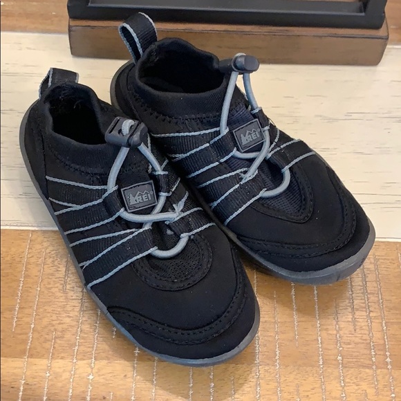 rei water shoes
